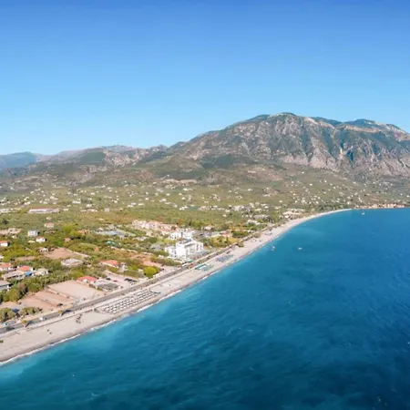 Lemon Garden Retreat Kalamata 2min To Apartment Farai